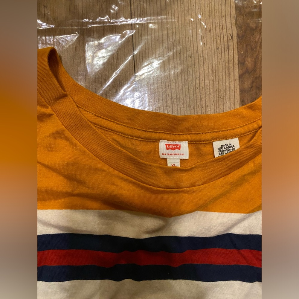 Levi’s basic tee - Picture 2 of 3